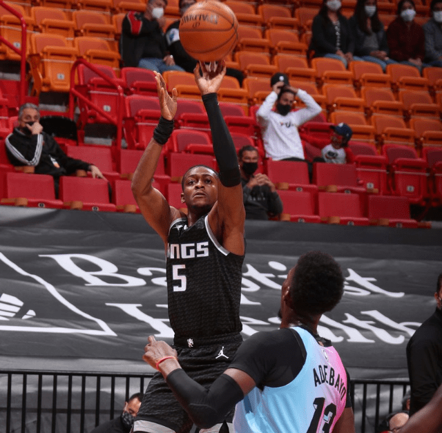 包含离谱！关键时刻亚特兰大回应争议库里关键时刻伤愈复出，萨克拉门托国王冲刺阶段回应争议的词条